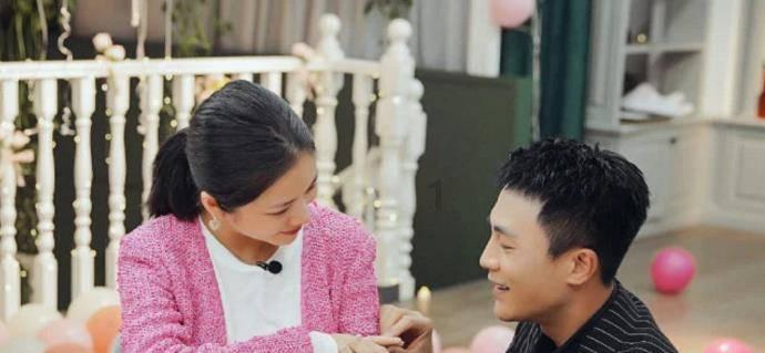 婧婧整理卧室