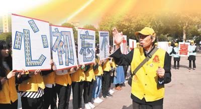 异地经常问对象是否想念自己是否会让对方厌烦？游戏画面