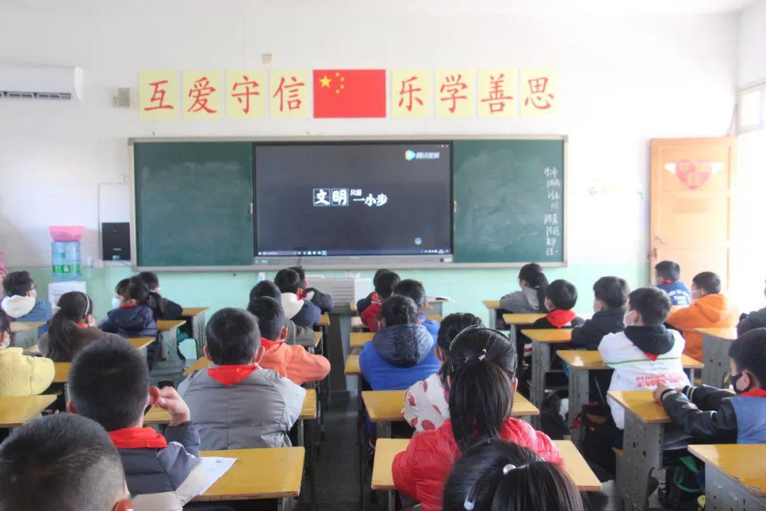 记者：法兰克福与埃基蒂克达口头协议，后者愿放弃400万欧薪水