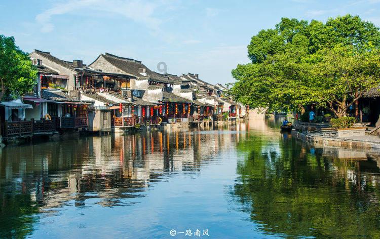 逃离快乐小镇